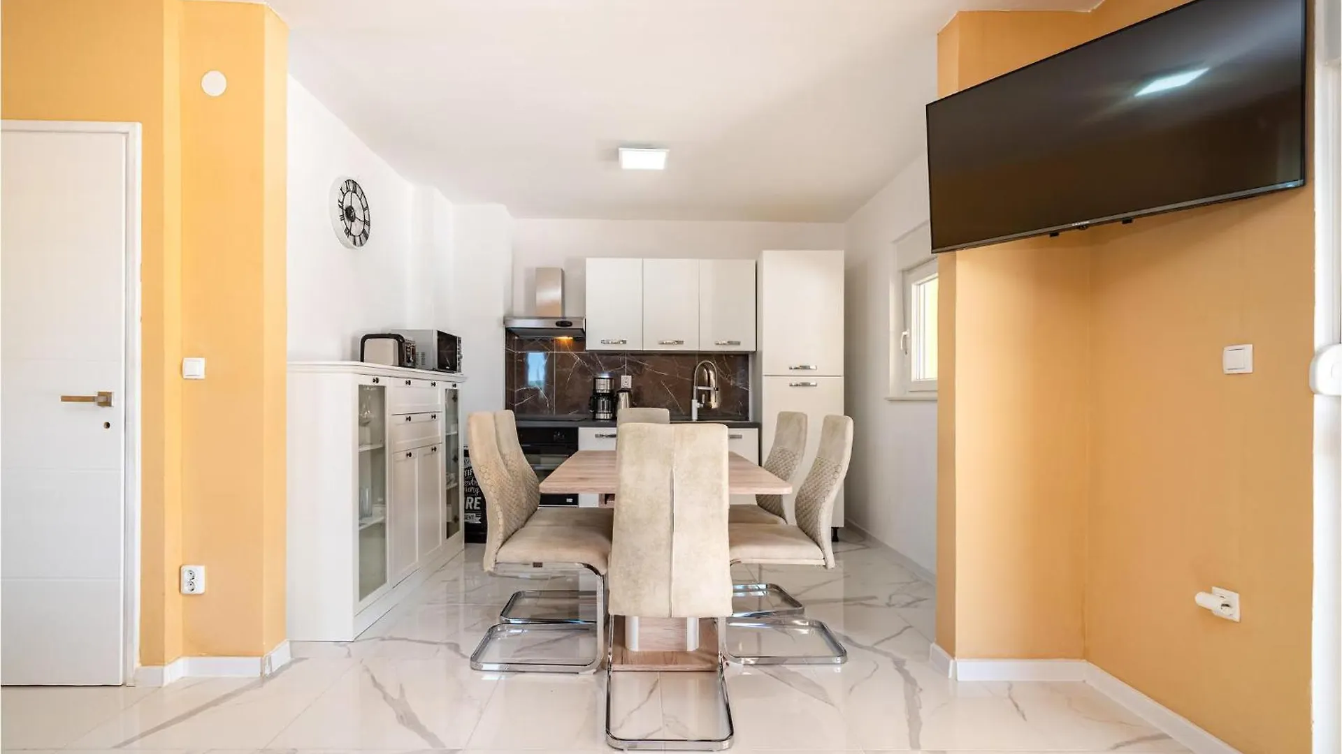 Holiday home Stunning Home In Zemunik Donji With Kitchen Murvica