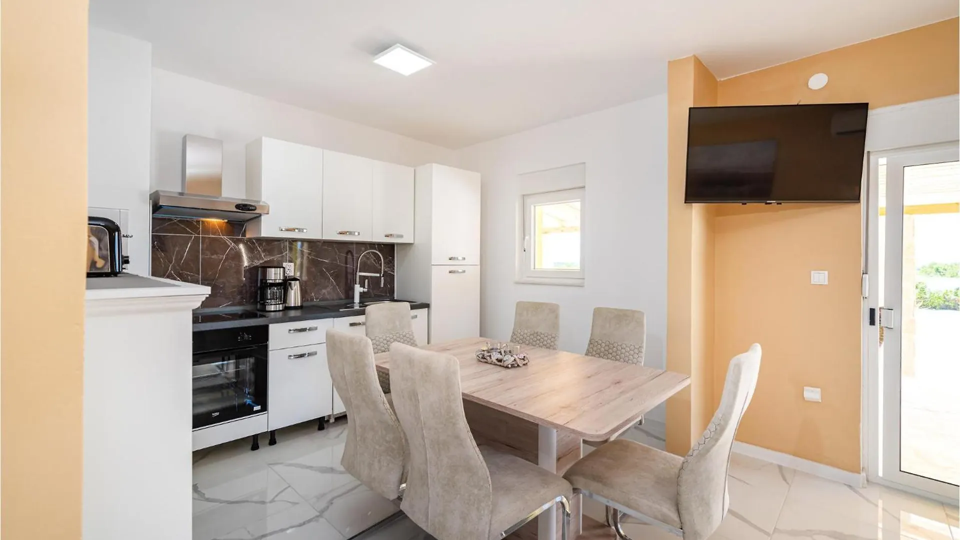 Stunning Home In Zemunik Donji With Kitchen Murvica  Holiday home